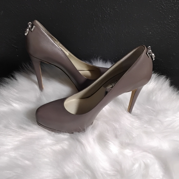 Elegant Taupe High Heels - Picture 1 of 4